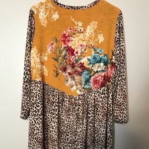 Women’s Boutique Leopard & Floral Tunic Size Large